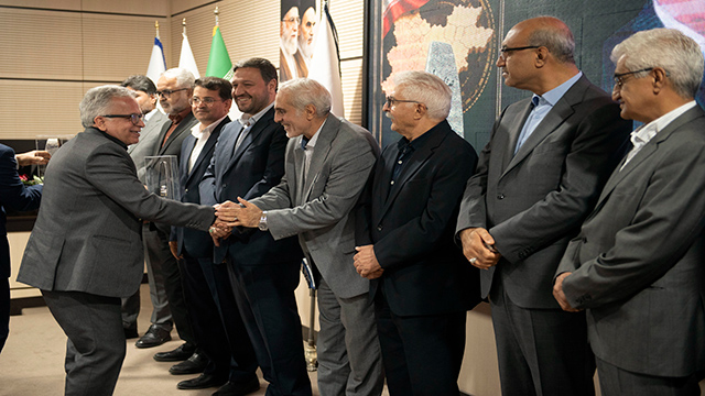تجلیل از مدیرعامل جهان صنعت کرمانشاه به‌عنوان واحد صنعتی نمونه سال ۱۴۰۵